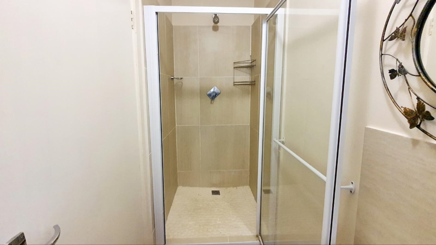 To Let 1 Bedroom Property for Rent in Heldervue Western Cape